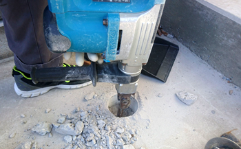 薬剤入り専用ケースの埋め込み（コンクリート）