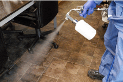 次亜塩素水をULV噴霧する新型コロナウイルスの消毒作業