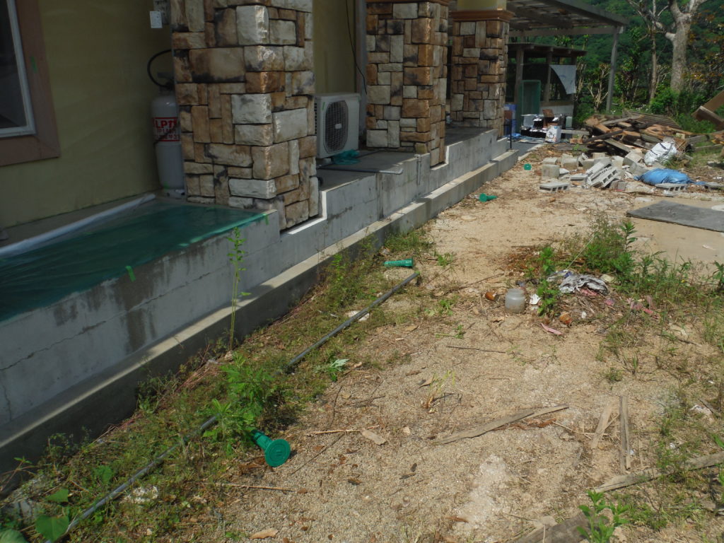 嘉麻市の学校施設でのシロアリ予防工事