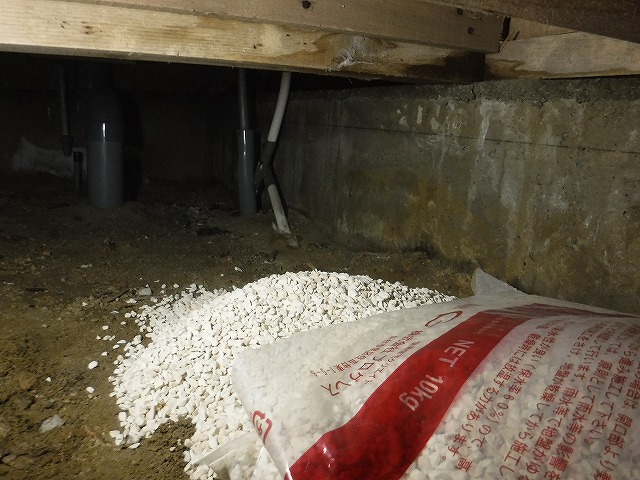 シロアリ調査床下湿気対策工事01