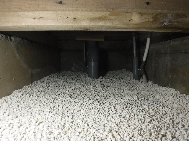 シロアリ調査床下湿気対策工事01