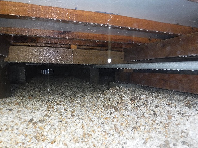 床下への薬剤散布