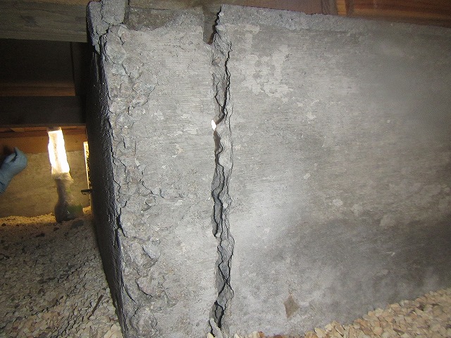 柱がある部分のクラック2