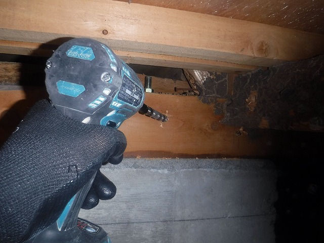   床下木部への薬剤注入 | 北九州市若松区  