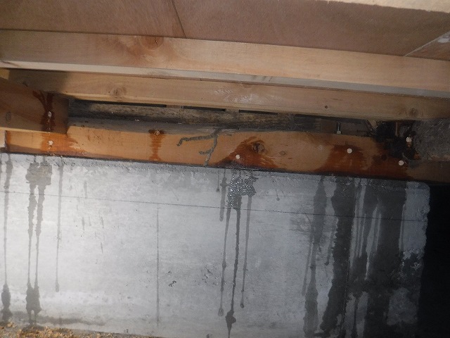   床下木部への薬剤注入 | 北九州市若松区  