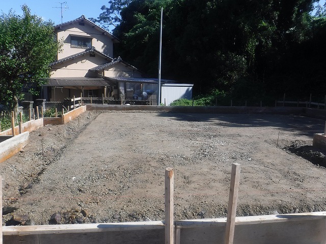 遠賀郡新築シロアリ予防消毒工事土壌処理4