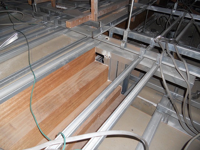 福岡市 | 飲食店天井裏のシロアリ調査02