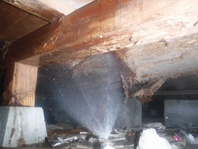 福岡県シロアリ穿孔注入処理01